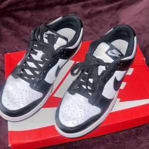 Panda Nike sneakers worn 3 times. In good condition